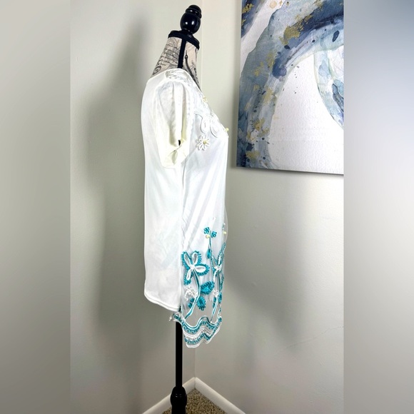 Chic White and Blue Floral Embroidered with Beading Women's Blouse - Picture 4 of 9